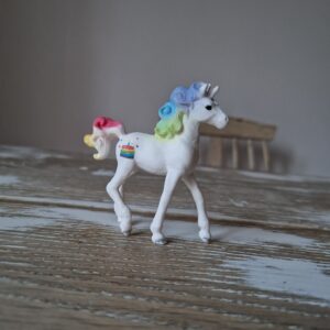 Schleich Pastel Pastel Rainbow Birthday Cake Unicorn Foal Baby